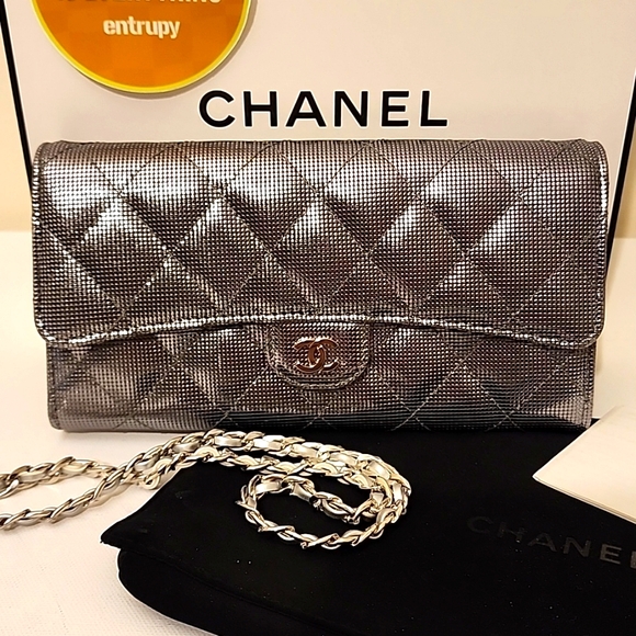 Chanel Matelasse Quilted CC Silver T Flap Wallet Leather Mesh + Entrupy COA - Picture 16 of 16